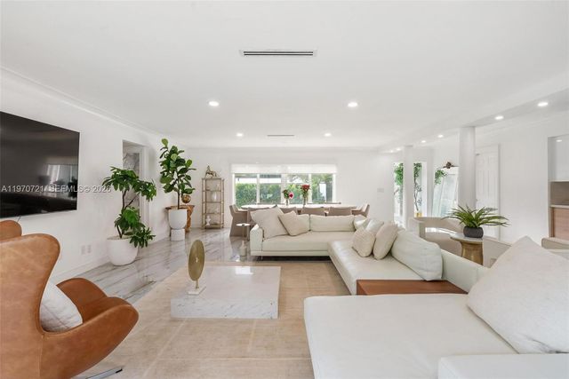 1001 NE 86th St, Miami, FL 33138