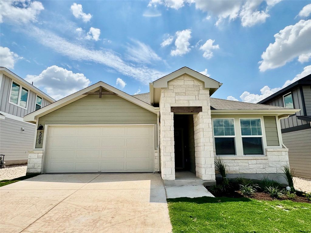 5009 Hazelnut LN, Del Valle, TX 78617