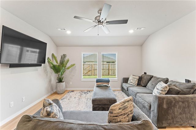 907 W Cottonwood Street, Rogers, AR 72758