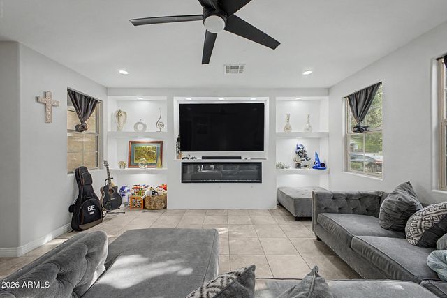 255 N 69TH Place, Mesa, AZ 85207