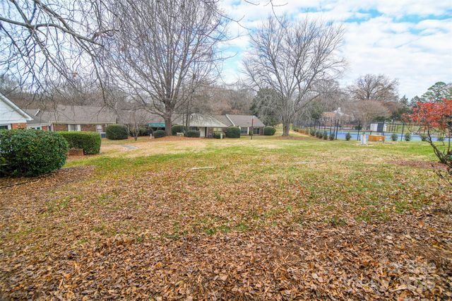 2521 Quail Lake Drive, Charlotte, NC 28210