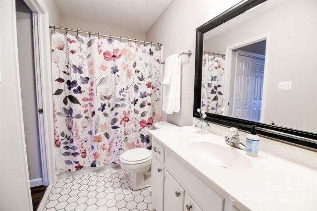 2521 Quail Lake Drive, Charlotte, NC 28210