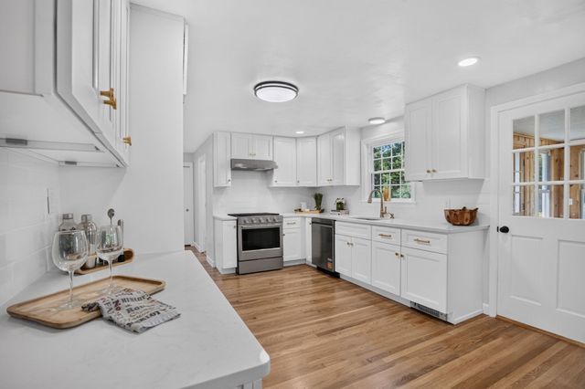 299 Concord Rd, Bedford, MA 01730