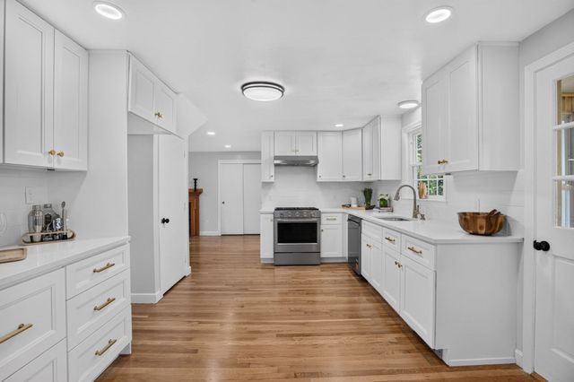 299 Concord Rd, Bedford, MA 01730