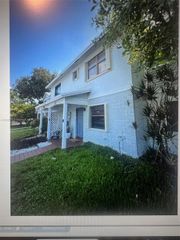 721 NW 105th Terrace 721, Pembroke Pines, FL 33026