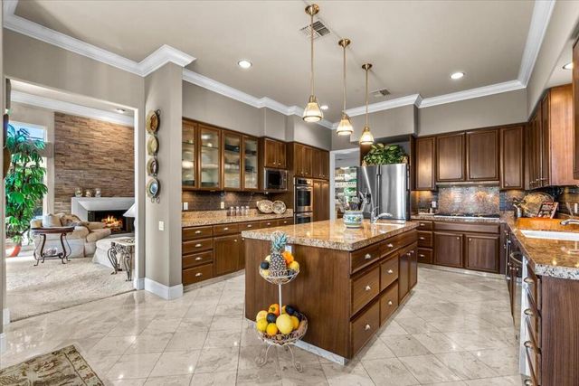 48130 Paso Tiempo Lane, La Quinta, CA 92253