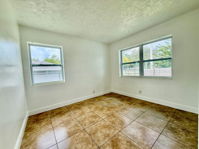 355 NW 8th Avenue, Delray Beach, FL 33444