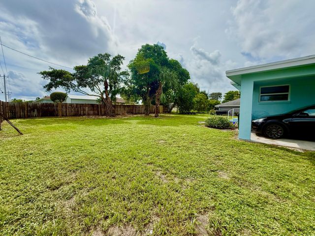 355 NW 8th Avenue, Delray Beach, FL 33444