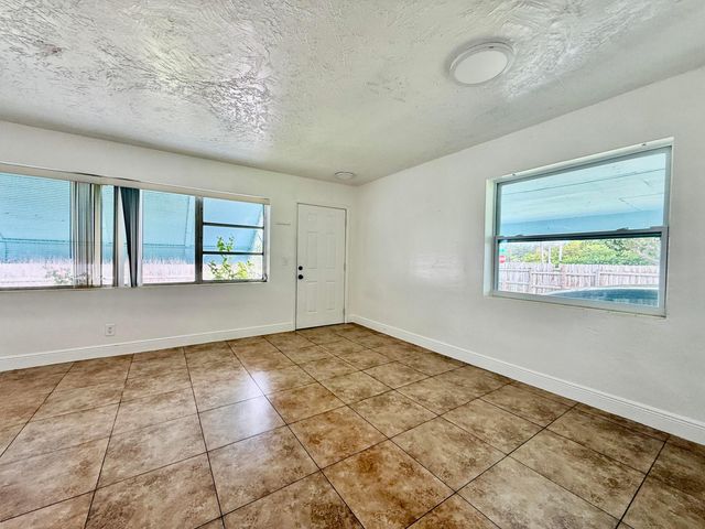 355 NW 8th Avenue, Delray Beach, FL 33444