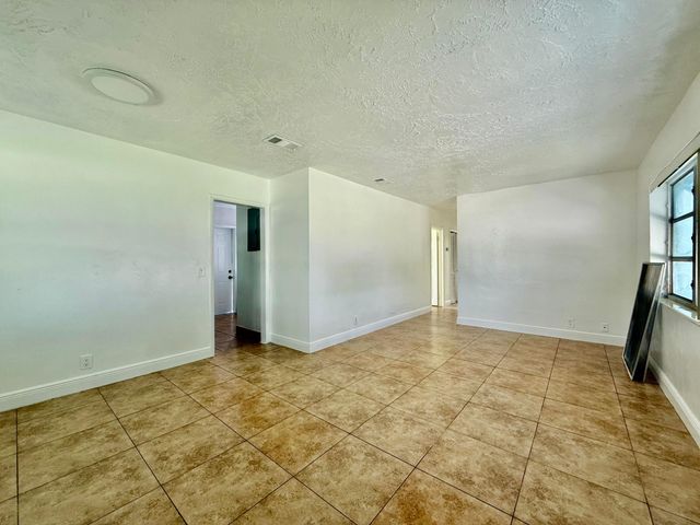 355 NW 8th Avenue, Delray Beach, FL 33444