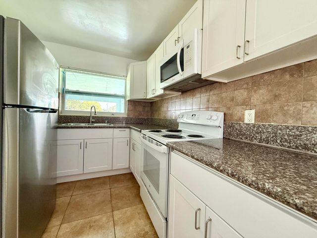 355 NW 8th Avenue, Delray Beach, FL 33444