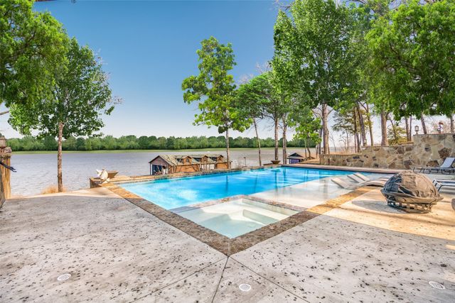 206 Dogwood Point, Winnsboro, TX 75494