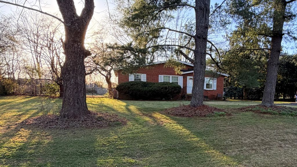 211 Hamlett Dr, White House, TN 37188