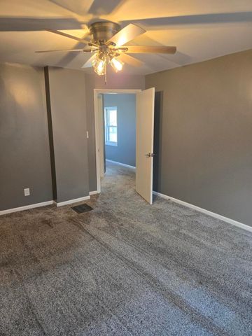 1725 E AVENUE, Council Bluffs, IA 51501