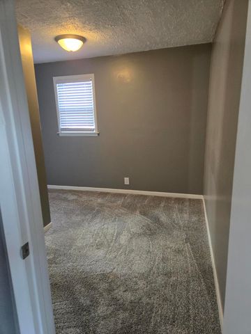 1725 E AVENUE, Council Bluffs, IA 51501