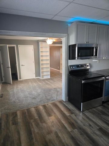 1725 E AVENUE, Council Bluffs, IA 51501