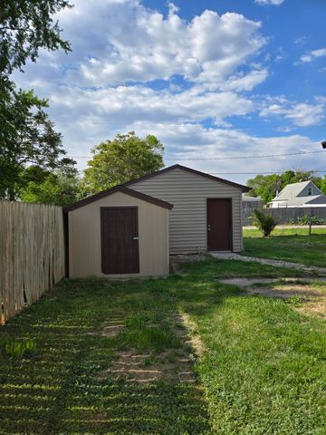 1725 E AVENUE, Council Bluffs, IA 51501