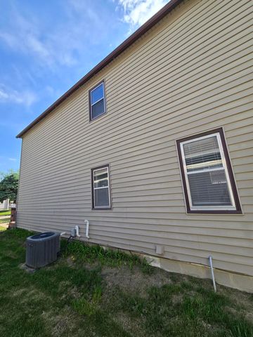 1725 E AVENUE, Council Bluffs, IA 51501