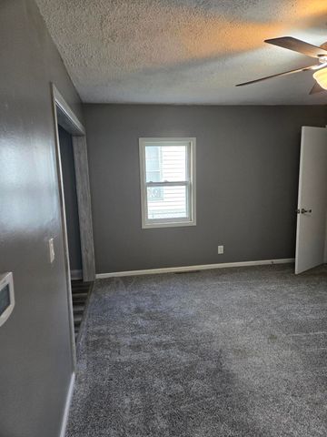 1725 E AVENUE, Council Bluffs, IA 51501