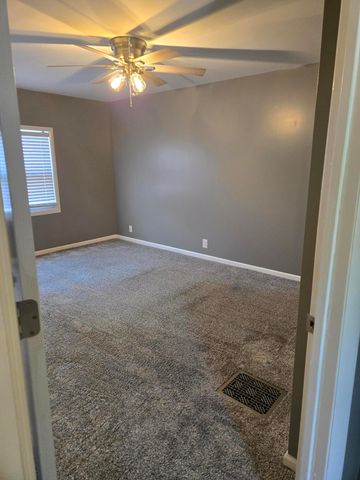 1725 E AVENUE, Council Bluffs, IA 51501