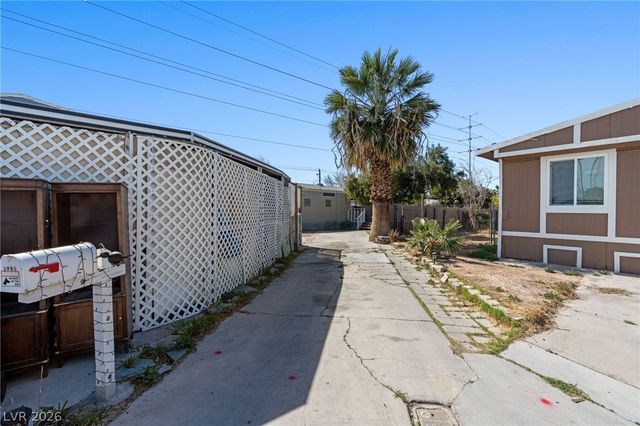 2885 Green Tree Avenue, Las Vegas, NV 89142