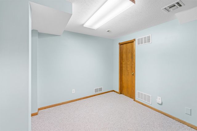 2920 Karen Ct, Salina, KS 67401