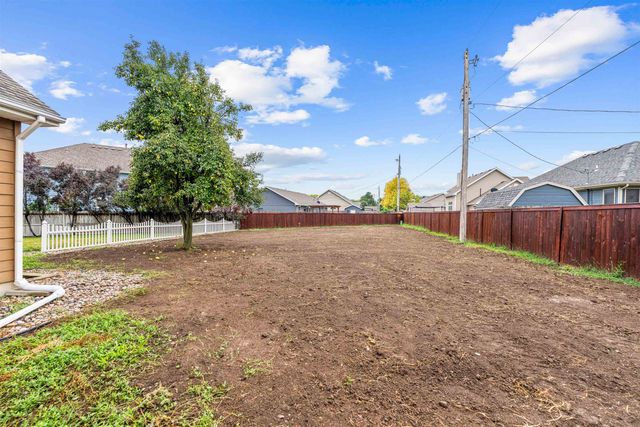 2920 Karen Ct, Salina, KS 67401