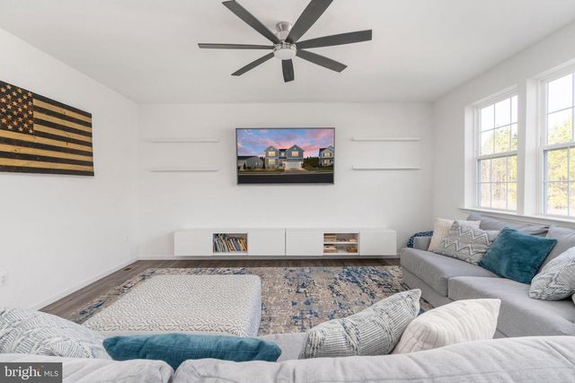 6371 POINTER LN, King George, VA 22485