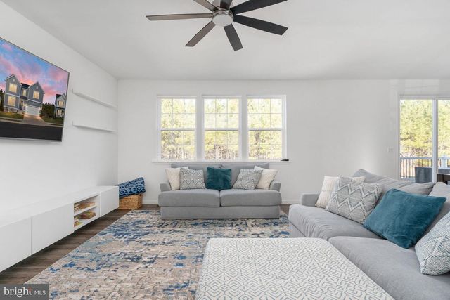 6371 POINTER LN, King George, VA 22485