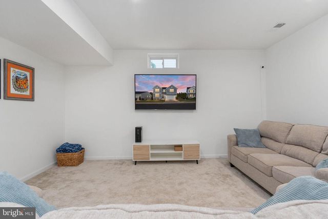 6371 POINTER LN, King George, VA 22485