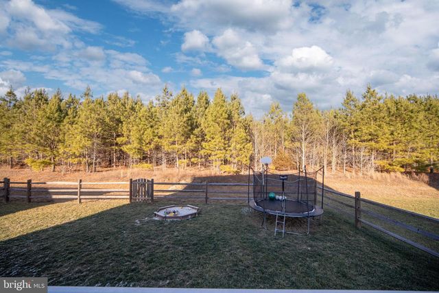 6371 POINTER LN, King George, VA 22485