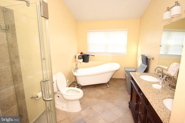 72 SKYVIEW WAY, Newtown, PA 18940