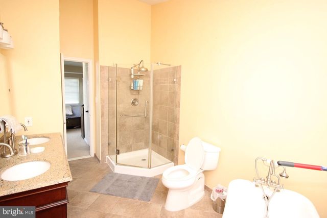 72 SKYVIEW WAY, Newtown, PA 18940