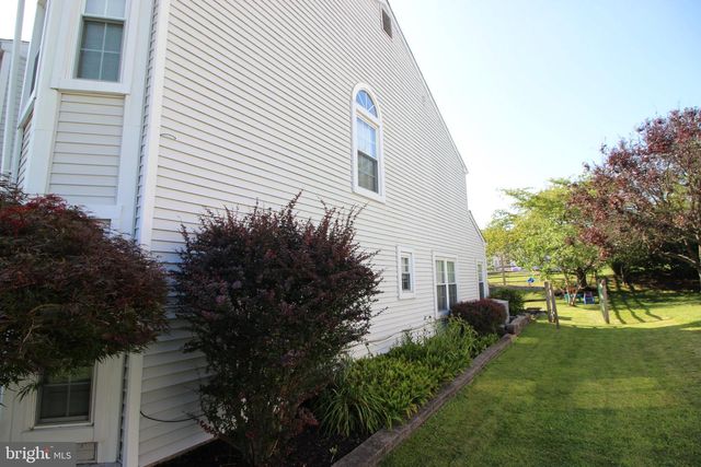 72 SKYVIEW WAY, Newtown, PA 18940