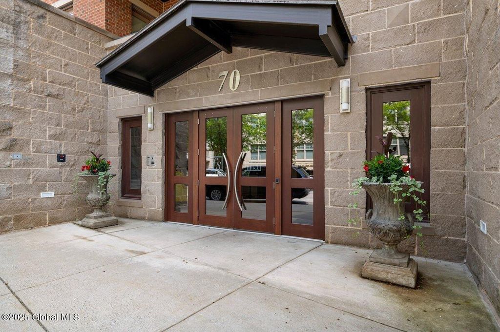70 Railroad Place 206, Saratoga Springs, NY 12866