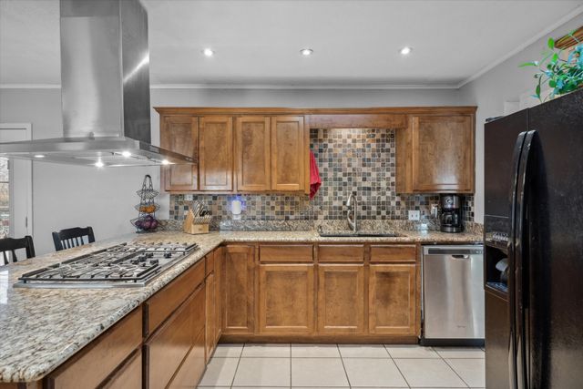 542 S Houston Street, Edgewood, TX 75117