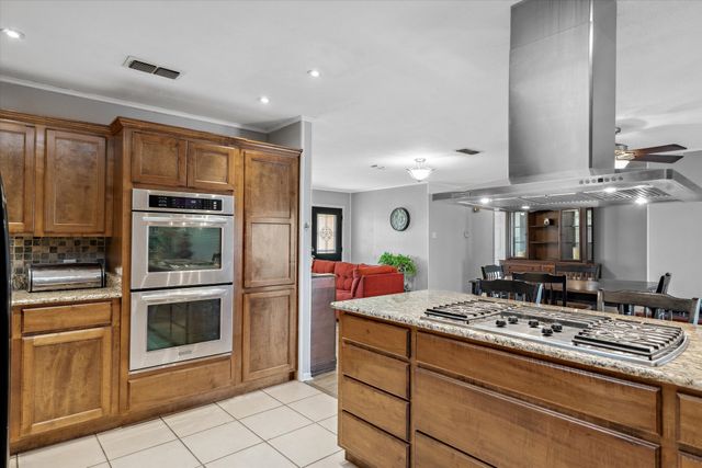 542 S Houston Street, Edgewood, TX 75117
