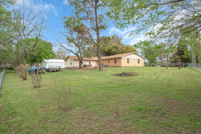 542 S Houston Street, Edgewood, TX 75117