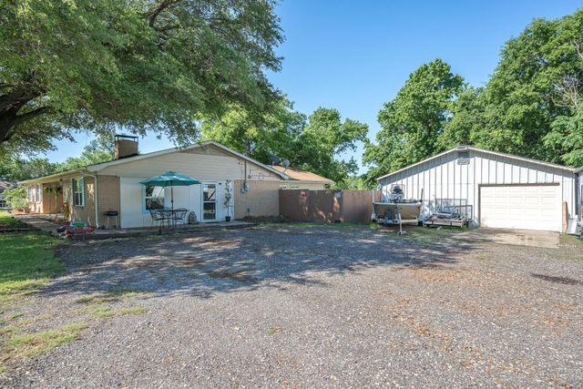542 S Houston Street, Edgewood, TX 75117
