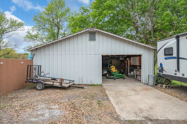 542 S Houston Street, Edgewood, TX 75117