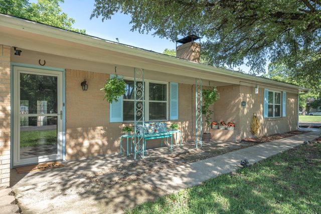 542 S Houston Street, Edgewood, TX 75117