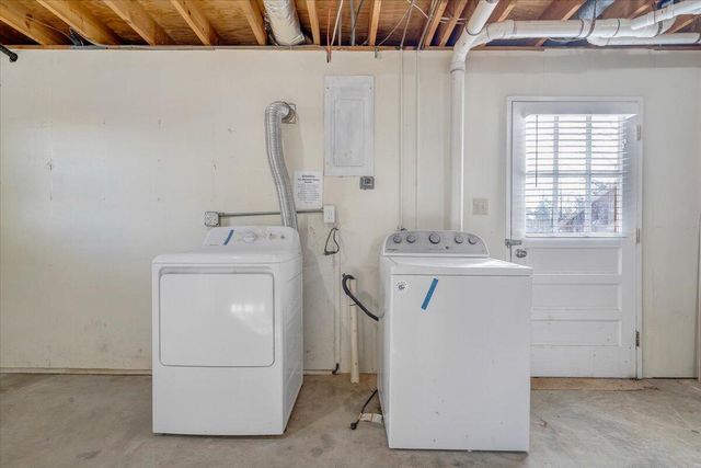 1349 Rainbow Forest DR, Troutville, VA 24175