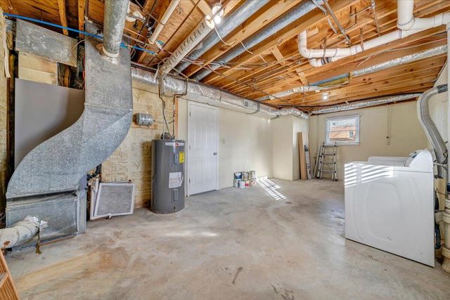 1349 Rainbow Forest DR, Troutville, VA 24175