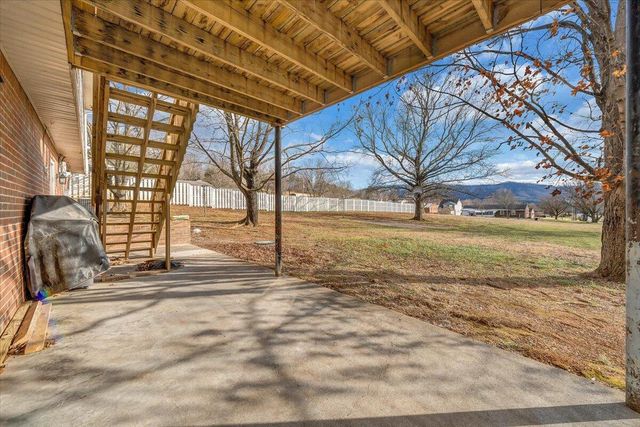 1349 Rainbow Forest DR, Troutville, VA 24175