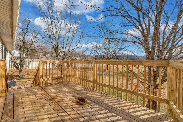 1349 Rainbow Forest DR, Troutville, VA 24175