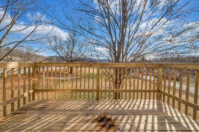 1349 Rainbow Forest DR, Troutville, VA 24175