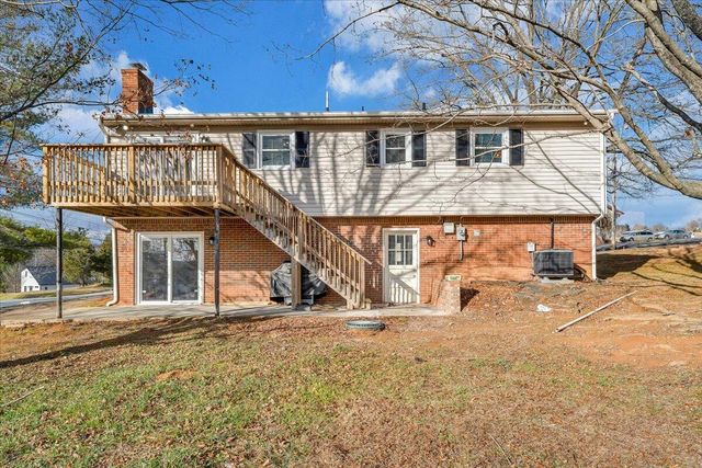 1349 Rainbow Forest DR, Troutville, VA 24175