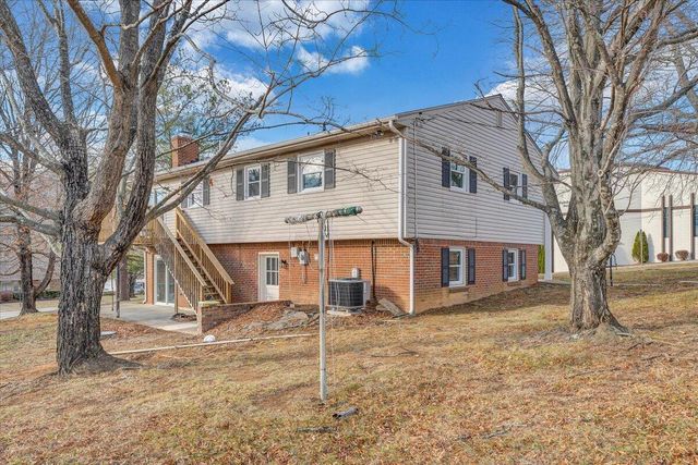 1349 Rainbow Forest DR, Troutville, VA 24175