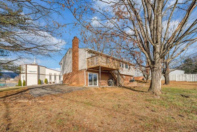 1349 Rainbow Forest DR, Troutville, VA 24175