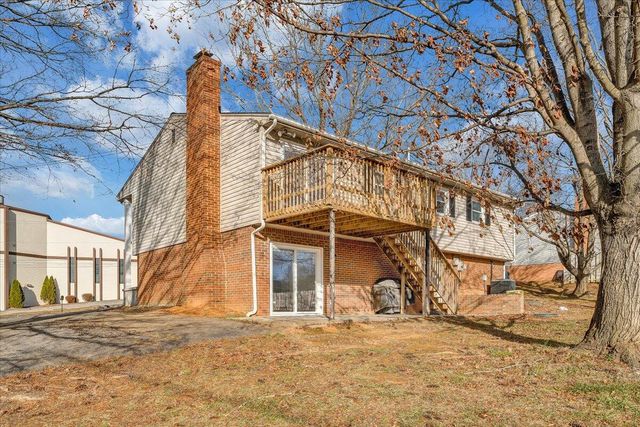 1349 Rainbow Forest DR, Troutville, VA 24175